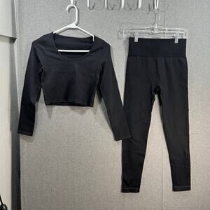 Workout 2 PC Crop Top Long Sleeve and Short Bottom OQQ Black Size M